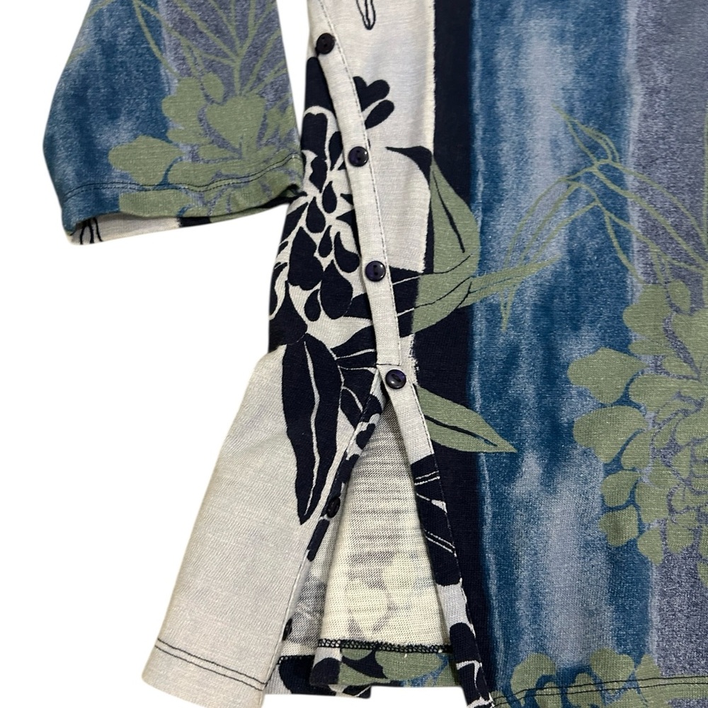 Chico's Blue, Green & Navy Floral Stripe Scoop Neck Top 3/4 sleeve size large - Picture 7 of 9
